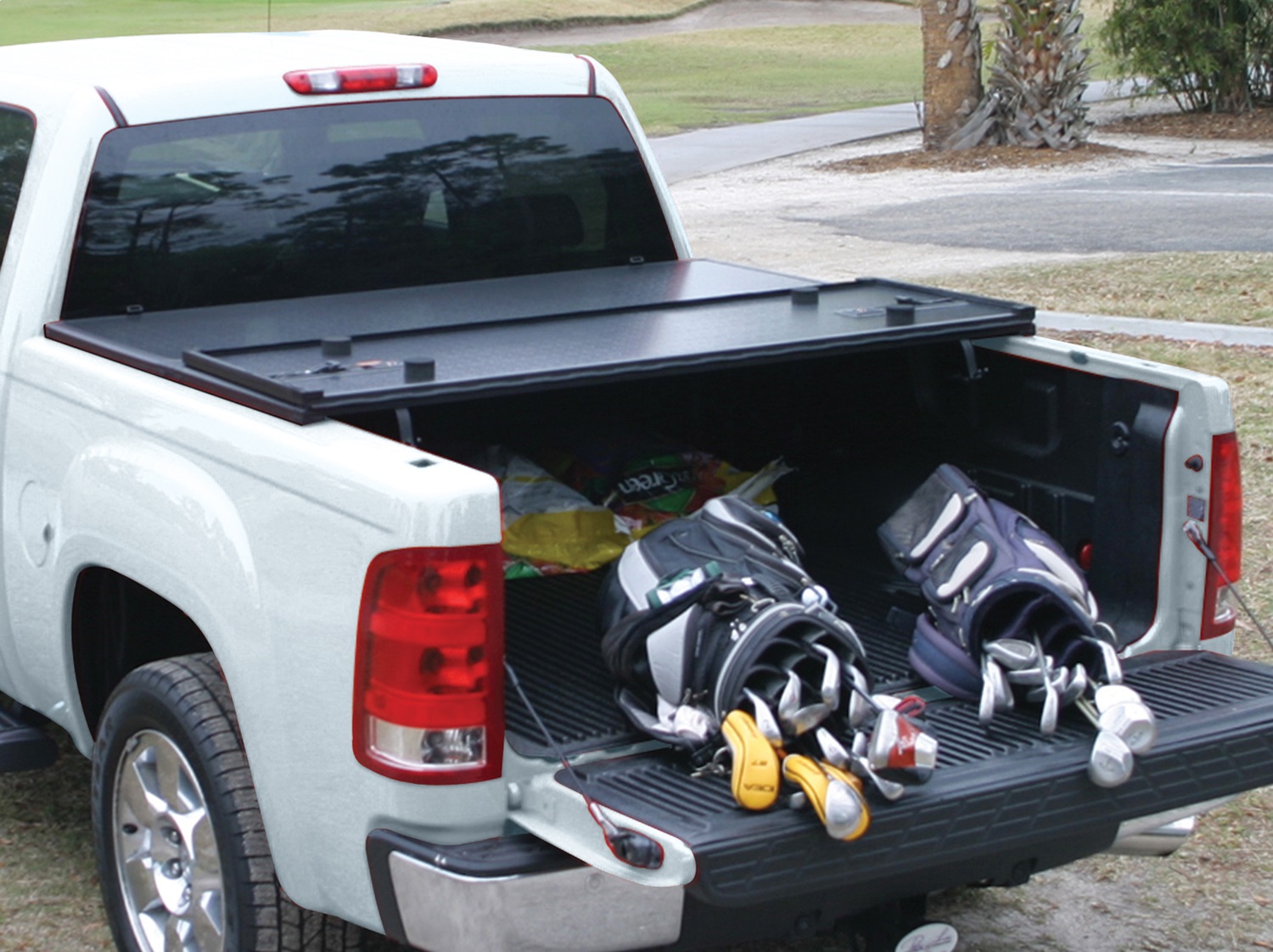 Rugged Liner Premium Hard Folding Tonneau Cover For 16 17 Tacoma Double Cab 5ft Ebay